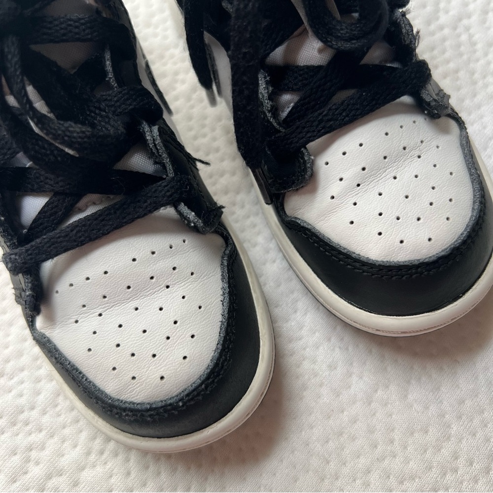 Air Jordan 1 Mid ‘Hologram’, Size 9C - Picture 4 of 10